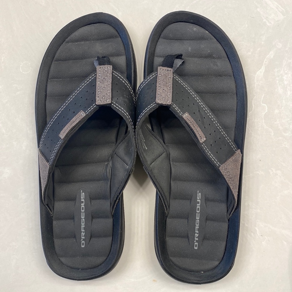 Mens O’RAGEOUS black flip flops, size 11, black, purchased from Academy.
